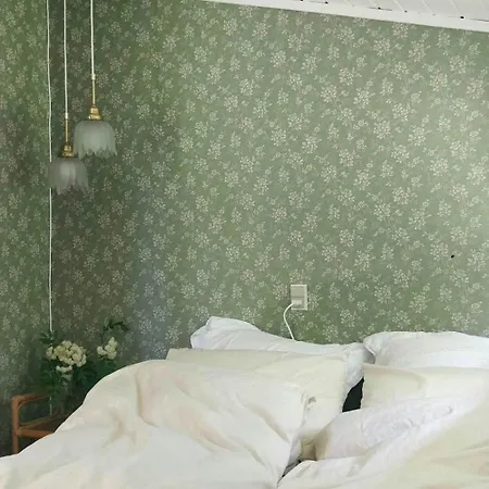 펜션 Victorian Summer House On Beautiful Natural Plot *