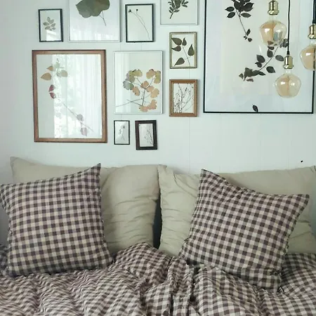 Victorian Summer House On Beautiful Natural Plot *