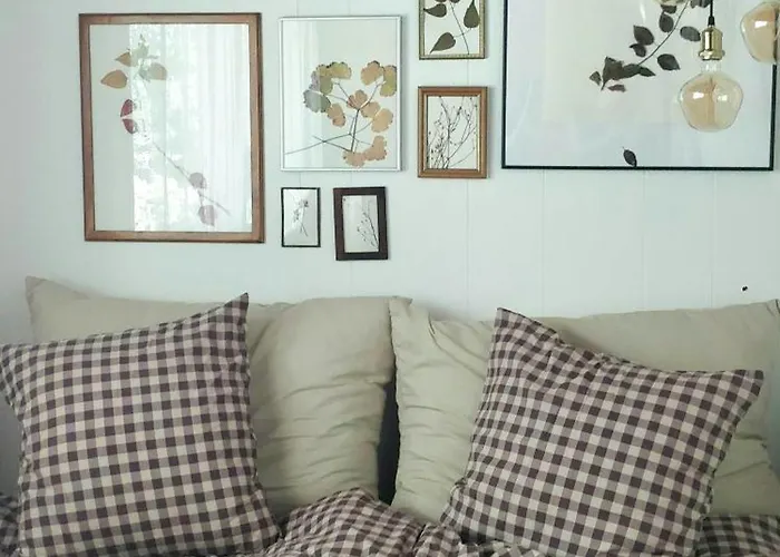 Victorian Summer House On Beautiful Natural Plot *