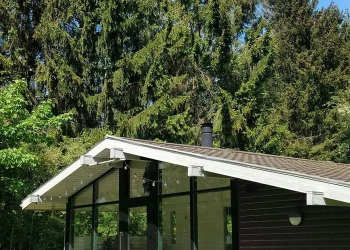 Victorian Summer House On Beautiful Natural Plot 펜션 *